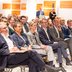 Vorschau: Blick auf Jürgen Krogmann und seine Gäste während eines Redebeitrags. Foto: Sascha Stüber