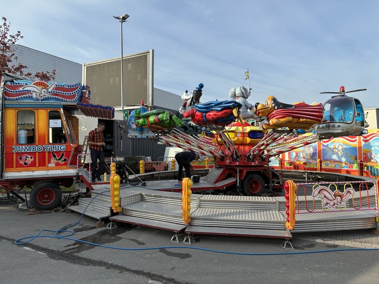 Der Jumbo Flug beim Aufbau am 29. September 2026. Foto: Stadt Oldenburg