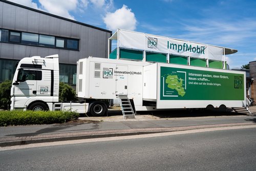 Impfungen ohne Termin: Das „ImpfMobil“ der Innovativen Hochschule Jade-Oldenburg! macht am 30. und 31. Juli bei aktiv & irma an der Alexanderstraße 326 Station. Foto: picture-weber, Thomas Weber, Varel