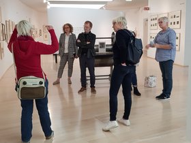 Fortbildungsgruppe mit Jochen Schmauck-Langer (Mitte) im Horst Janssen Museum. Foto: Stadt Oldenburg