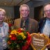 Vorschau: Bürgermeisterin Petra Averbeck, Werner Wegener und Michael Lorenz (Leiter des Bürger- und Ordnungsamtes) bei der Ehrung am 1. Oktober 2025. Foto: Sascha Stüber