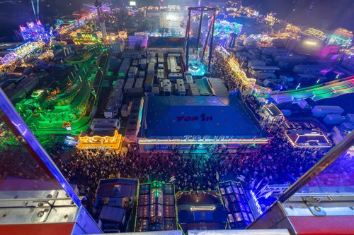 Blick aus dem Riesenrad auf den 419. Oldenburger Kramermarkt. Foto: Sascha Stüber Blick aus dem Riesenrad auf den 419. Oldenburger Kramermarkt. Foto: Sascha Stüber