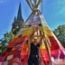 Vorschau: Ute Lennartz-Lembeck gestaltet den Eingang des „Tipis“ am PFL. Foto: Werner Ufferhardt. 