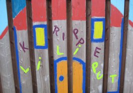 bunt bemaltes Holztor. Foto: Stadt Oldenburg