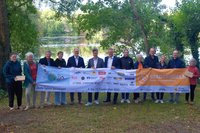 Teilnehmende mit Banner bei der Auftaktveranstaltung zum Start von STADTRADELN in Oldenburg. Foto: Sascha Stüber