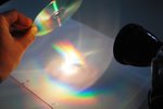 Erzeugung eines Farbspektrums mit CD: Foto: Stadt Oldenburg