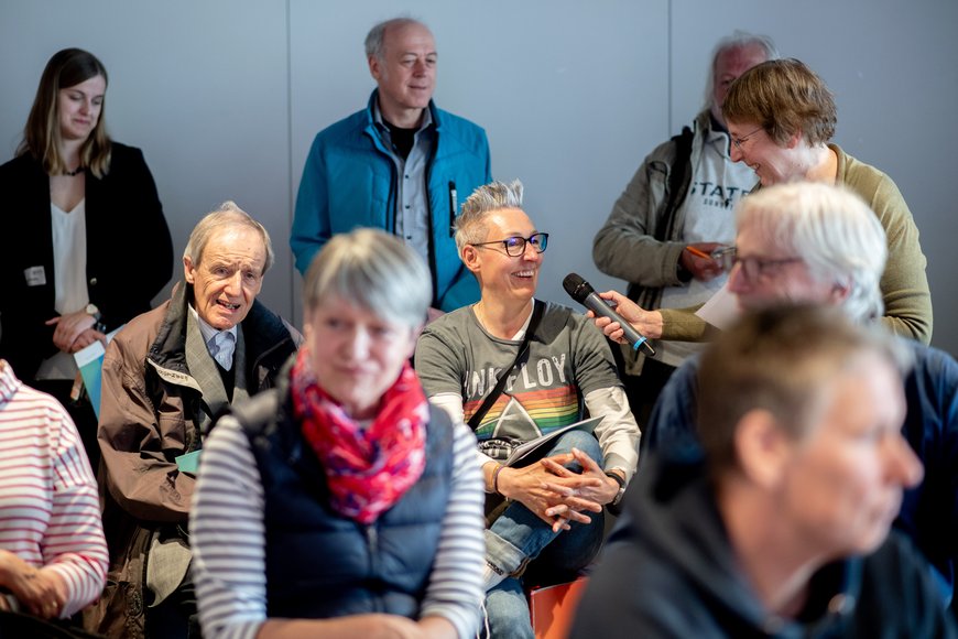 Mündlicher Beitrag einer glücklichen Bürgerin. Foto: Hauke-Christian Dittrich