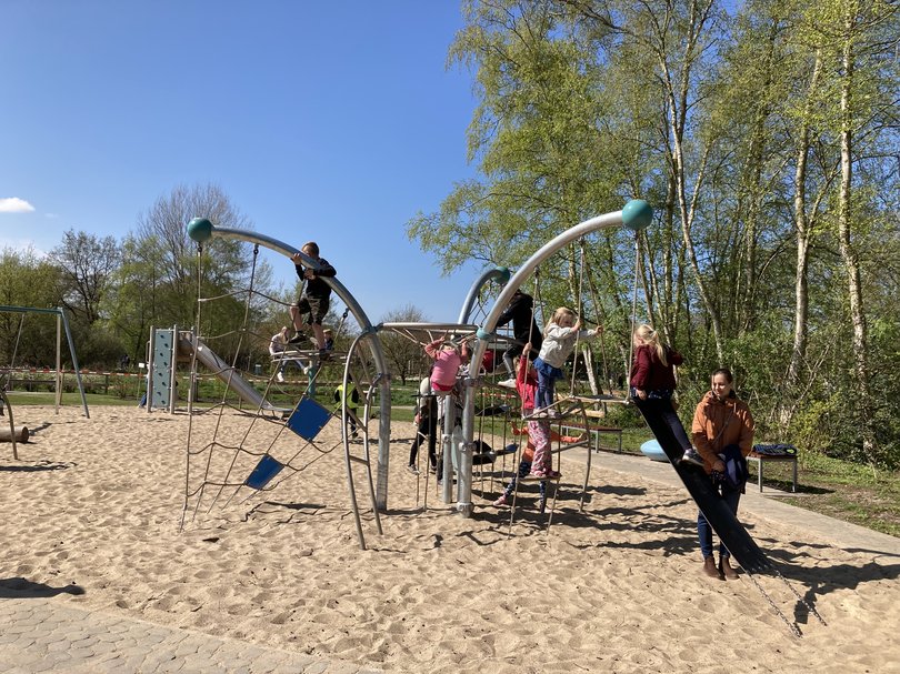 Das Aktionsspielgerät auf dem Stadtteilspielplatz Rosenbohmsweg steht bei Kindern hoch im Kurs. Foto: Stadt Oldenburg