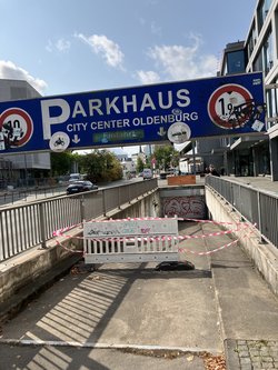 Die gesperrte Einfahrt zur Tiefgarage am Stadtmuseum. Foto: Stadt Oldenburg