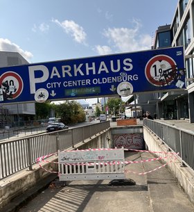 Die gesperrte Einfahrt zur Tiefgarage am Stadtmuseum. Foto: Stadt Oldenburg