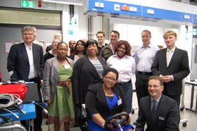 Die Südafrika-Delegation besucht Next Energy. Vorne am Lenkrad: Bürgermeisterin Zukiswa Ncitha. Foto: Stadt Oldenburg