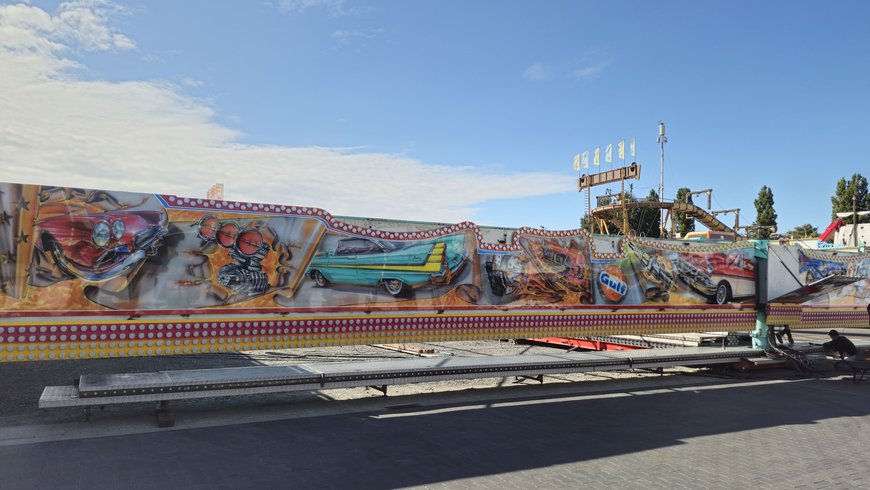 Ein Autoscooter beim Aufbau auf dem Kramermarkt am 23. September 2025. Foto: Stadt Oldenburg