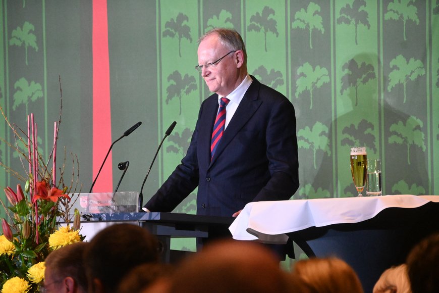 Ministerpräsident Stephan Weil hält eine Rede. Foto: Torsten von Reeken