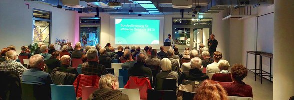 Vortragsituation mit zwei Vortragenden und Publikum. Foto: Stadt Oldenburg