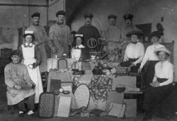 Frauen in der Verwundetenfürsorge, Lazarett Lindenhof-Turnhalle, Erster Weltkrieg. Quelle: Stadtmuseum