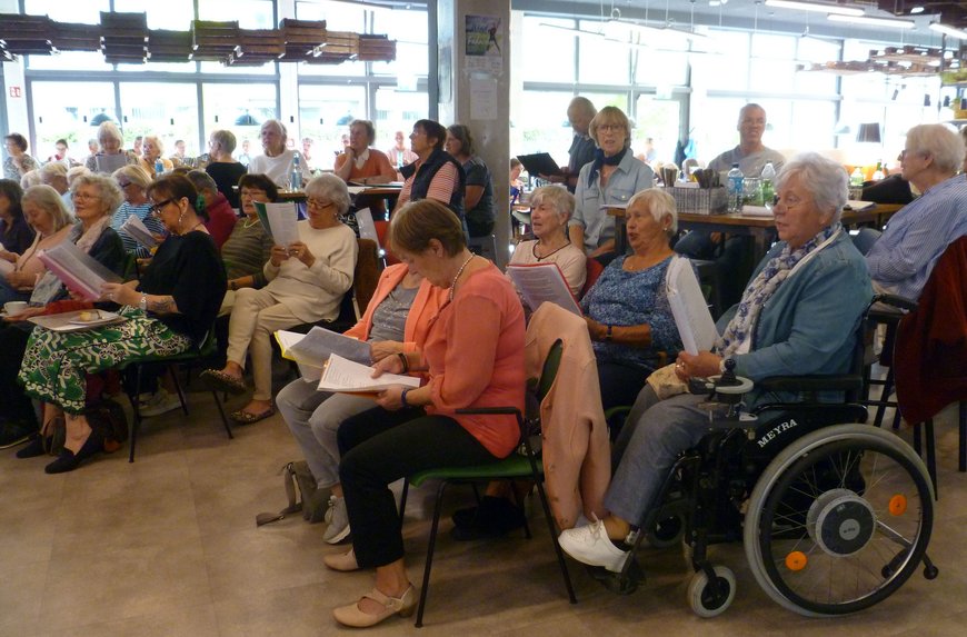Das Volksliedersingen zieht viele Menschen an. Foto: privat