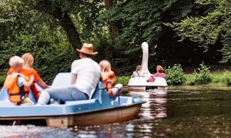 Tretboote auf der Mühlenhunte. Foto: Mittwollen und Gradetchliev