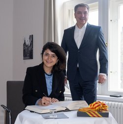 Oberbürgermeister Krogmann und Generalkonsulin der Republik Türkei Gül Özge Kaya. Foto: Sascha Stüber