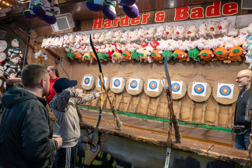 Bogenschießen auf dem Kramermarkt 2026. Foto: Sascha Stüber