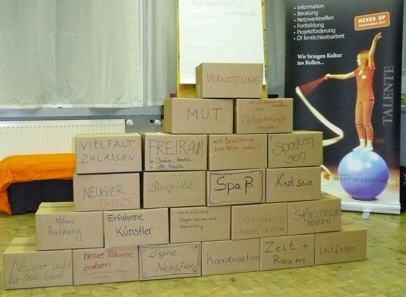 Kultur.Bausteine aus Pappkartons beim 2. Netzwerktreffen Kita - Kultur. Foto: Stadt Oldenburg