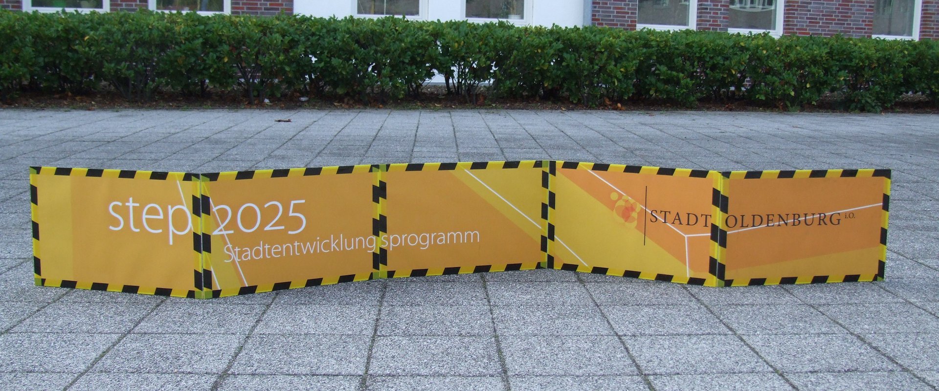 Banner zum Step 2025 vor dem Technischen Rathaus. Foto: Stadt Oldenburg