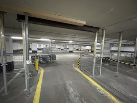 Blick in die sanierungsbedürftige Tiefgarage am Stadtmuseum. Foto: Stadt Oldenburg