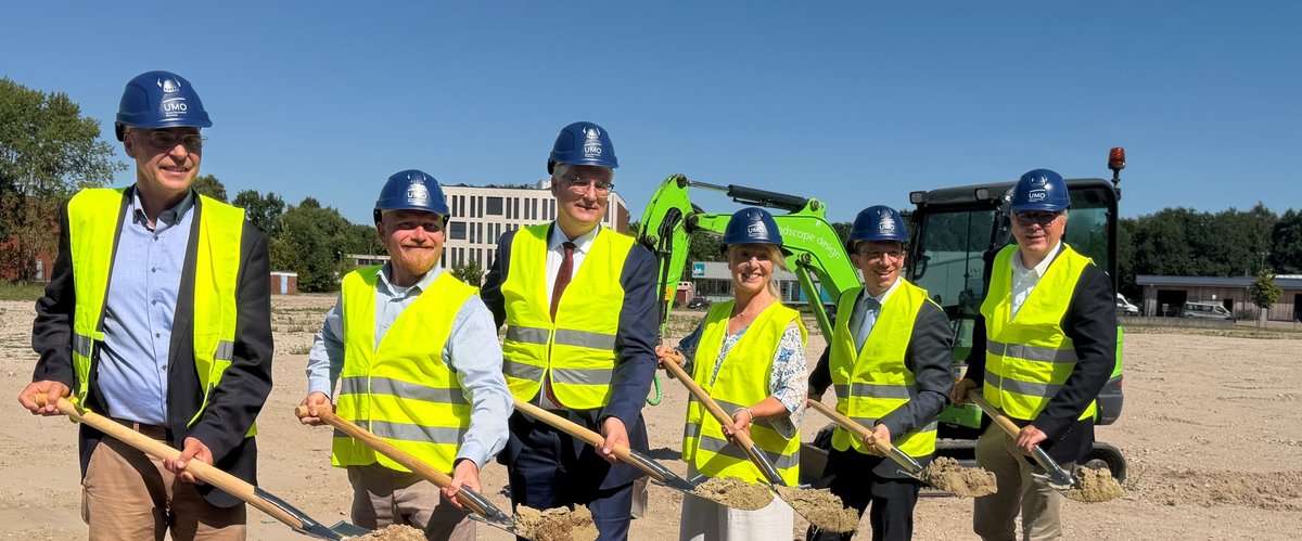 Oberbürgermeister Jürgen Krogmann beim Spatenstich für Neubau der Universitätsmedizin Oldenburg. Foto: Stadt Oldenburg