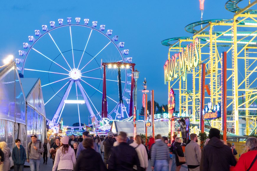 Riesenrad und Wilde Maus – das Original auf dem Kramermarkt 2026. Foto: Sascha Stüber