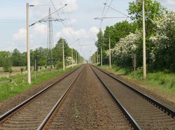 Zweigleisige Bahnstrecke. Foto: Petra Schmidt/pixelio