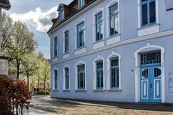 Blühende Weißdornbäume im Johannisviertel in Oldenburg. Foto: Hans-Jürgen Zietz