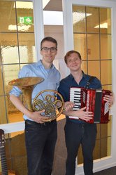 Freuen sich auf den anstehenden Umzug in die Baumgartenstraße: Holger Denckmann (links), Leiter der Musikschule Oldenburg, und sein Stellvertreter Philipp Schlüchtermann. Foto: Stadt Oldenburg Freuen sich auf den anstehenden Umzug in die Baumgartenstraße: Holger Denckmann (links), Leiter der Musikschule Oldenburg, und sein Stellvertreter Philipp Schlüchtermann. Foto: Stadt Oldenburg