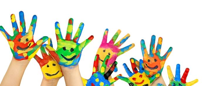Bunte Kinderhände. Foto: BeTa-Artworks/Fotolia