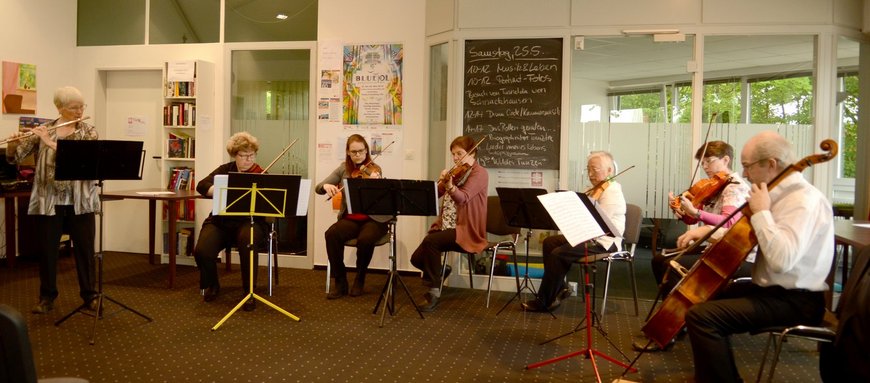 Das Kammermusik-Ensemble spielt im Pavillon. Foto: Stadt Oldenburg