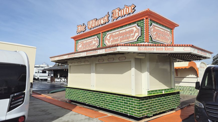 Der Aufbau der Wurst-Bude auf dem Kramermarkt 2025. Foto: Stadt Oldenburg