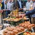 Vorschau: Zusammenkommen beim Buffet – Essen verbindet. Foto: Imke Folkerts
