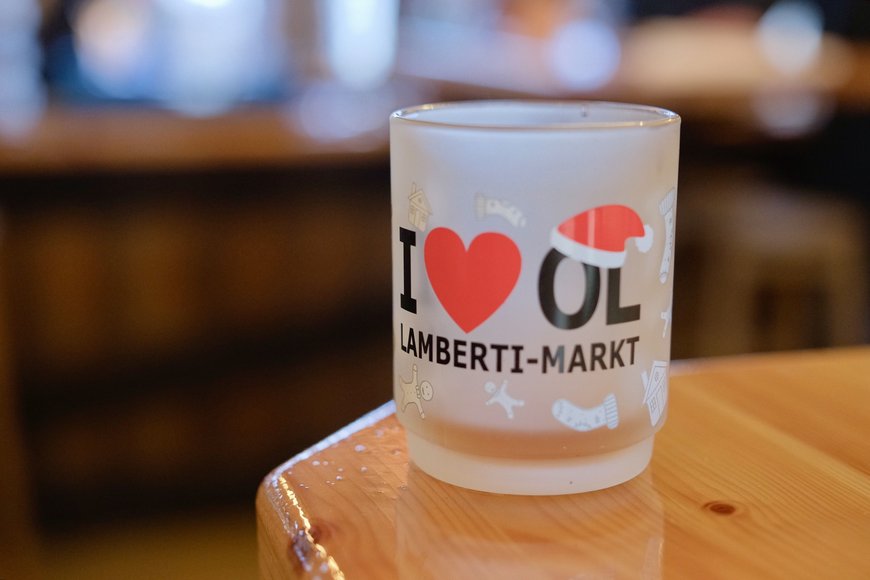 Lamberti-Markt-Becher auf dem Lamberti-Markt 2024. Foto: Sascha Stüber