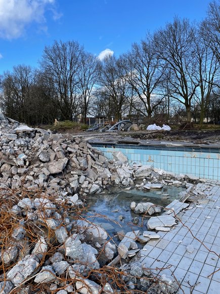 Der Abriss des Freibades am Flötenteich ist seit März in vollem Gange. Foto: Stadt Oldenburg 