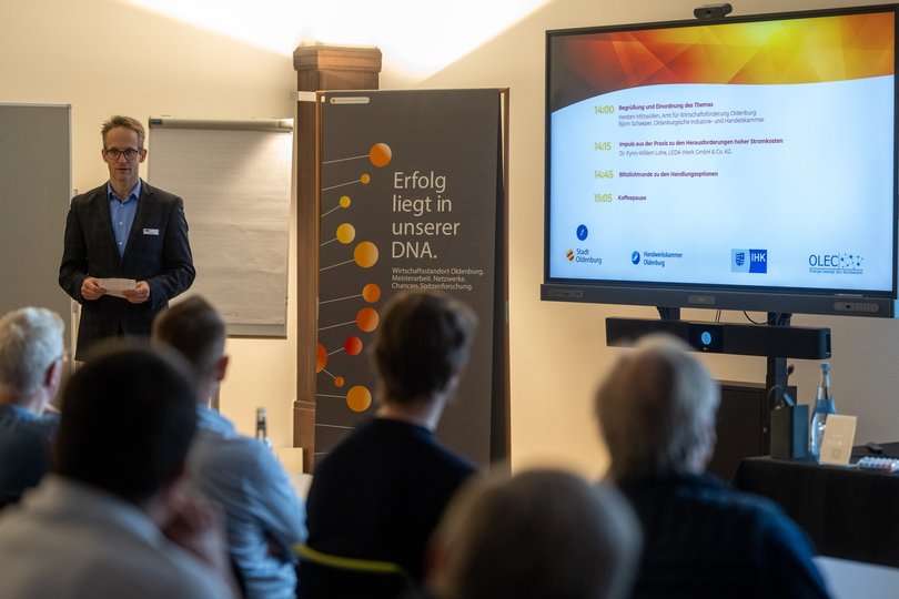 Begrüßung von Björn Schäper von der Oldenburgischen IHK. Foto: Sascha Stüber