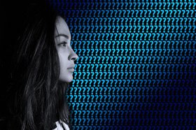 Frau mit Fragezeichen im Hintergrund. Bild: Gerd Altmann/Pixaby.