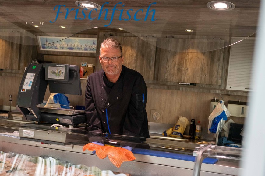 Der Fischwagen auf dem Wochenmarkt in Kreyenbrück. Foto: Sascha Stüber