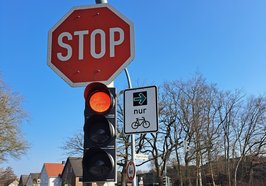 Das neue Verkehrszeichen mit der Nummer 721, Grünpfeilschild mit Beschränkung auf den Radverkehr, kommt nun auch erstmals in Oldenburg zum Einsatz. Foto: Stadt Oldenburg