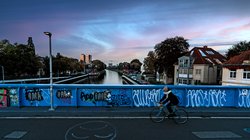 Die Behelfsbrücke im Jahr 2021 als Ersatz für die Cäcilienbrücke. Foto: Mittwollen und Gradetchliev
