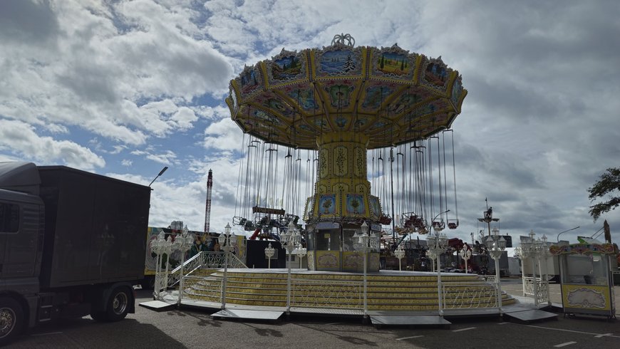 Der Aufbau vom Wellenflug auf dem Kramermarkt am 21. September 2025. Foto: Stadt Oldenburg