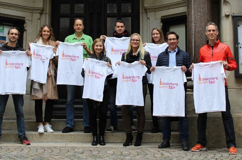 Laufteam der Stadt Oldenburg mit den T-Shirts mit dem Aufdruck Oldenburg handelt fair. Foto: Stadt Oldenburg