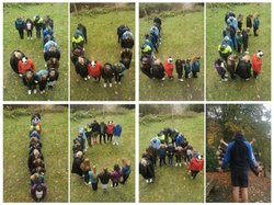 Jugendleiterinnen und Jugendleiter bilden das Wort JULEICA. Foto: Stadt Oldenburg