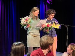 Henriette Dyckerhoff und Hatice Karagöl, die Leiterinnen des Schreibprojekts. Foto: Literaturhaus Oldenburg Henriette Dyckerhoff und Hatice Karagöl, die Leiterinnen des Schreibprojekts. Foto: Literaturhaus Oldenburg