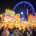 Vorschau: Blick über den Kramermarkt 2025 mit Riesenrad im Hintergrund. Foto: Sascha Stüber