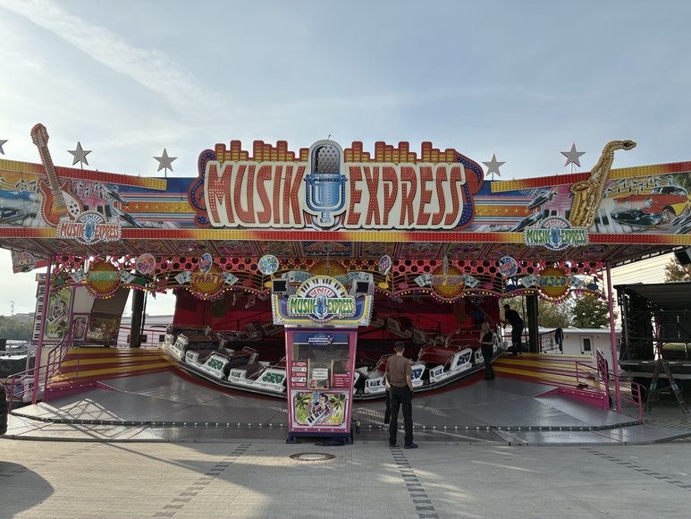 Der Musik-Express beim Aufbau am 29. September 2026. Foto: Stadt Oldenburg