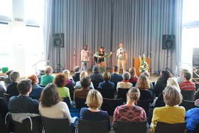 Musiker des Vereins „Global Music Player“ bei ihrem Auftritt. Stadt Oldenburg