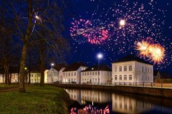 Neujahrsfeuerwerk über der Oldenburger Innenstadt. Foto: Hans-Jürgen Zietz